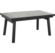 Ausziehbarer Esstisch mit vier Beinen