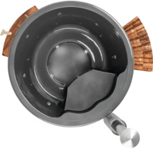 Runder Whirlpool mit Holzelementen