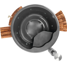 Rundes Badefass mit Holzelementen