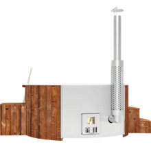 Holzbefeuerter Badezuber mit Treppe und Ofenrohr
