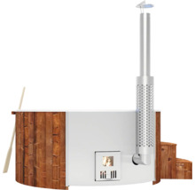 Holzbefeuerter Badebottich mit Holzverkleidung und Schornstein
