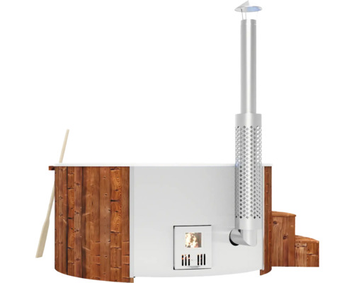 Holzbefeuerter Badebottich mit Holzverkleidung und Schornstein