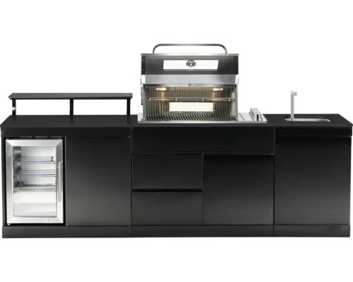 Outdoor-Küche mit Grill, Spüle und Kühlschrank