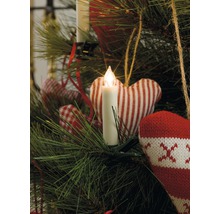 Dekorierter Weihnachtsbaum mit LED-Kerze und Herzanhängern