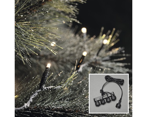 LED Systemlichterkette Basisset Konstsmide 9,9 m + Zuleitungslänge 6 m 100 Micro LEDs Lichtfarbe warmweiß dimmbar Lichterkette mit Anschlusskabel auf einem dekorierten Weihnachtsbaum