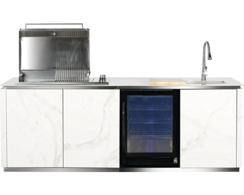 Outdoor Küche mit Grill, Spüle und Kühlschrank
