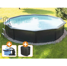 Aufgestellter Achtformpool mit Leiter, Sandfilteranlage und Poolheizung im Garten.