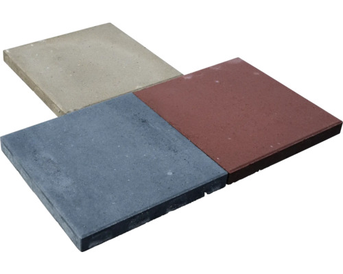 Abbildung von drei quadratischen Betonplatten