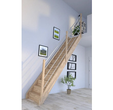 Holztreppe mit Geländer im Wohnraum