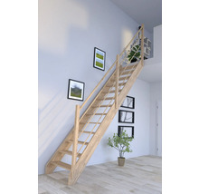 Holztreppe mit Geländer in einem hellen Raum