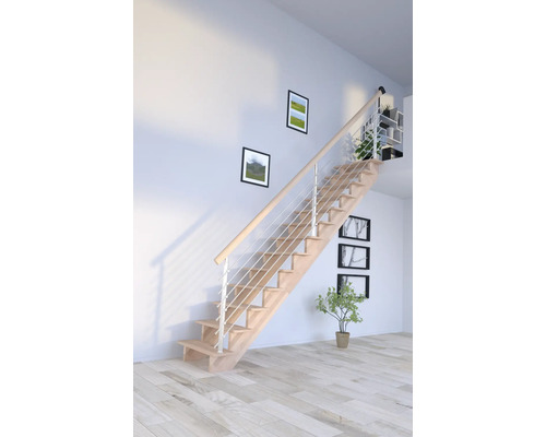 Holztreppe mit Edelstahlgeländer in einem hellen Raum.