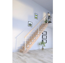 Holztreppe mit Edelstahlgeländer in hellem Raum