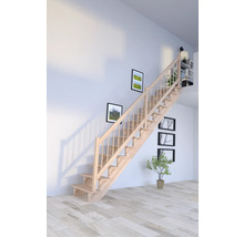 Holztreppe im Innenraum