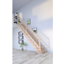 Holztreppe mit Geländer im Wohnraum