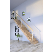 Holztreppe mit Geländer im Innenraum