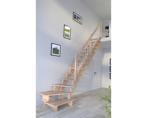 Pertura Wangentreppe Atanas Buche Leimholz ohne Setzstufen Seitenwange unbehandelt Buche 1/4-gewendelt unten rechts 100 cm 13 Stufen / 14 Steigungen Stabgeländer Holztreppe in einem hellen Raum mit Wanddekorationen.