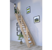 Holztreppe im hellen Wohnraum mit dekorativen Bildern an der Wand