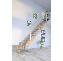 Holztreppe mit Edelstahlgeländer in einem hellen Raum