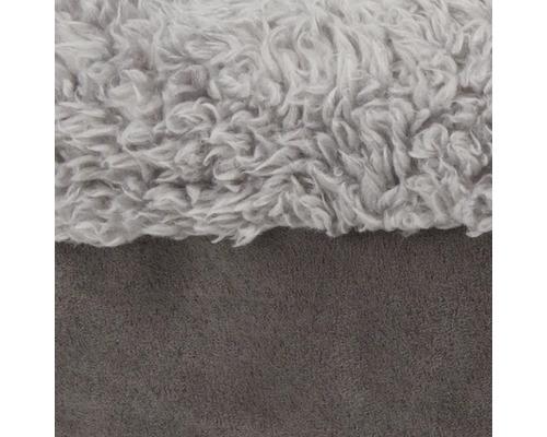 Detailansicht eines Haustierbettes mit Plüschoberfläche