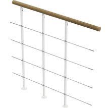 Geländerkonstruktion mit Holzhandlauf und Stahlseilen
