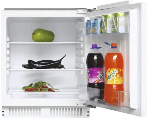 Unterbau-Kühlschrank Candy CMLS68EW BxHxT 59,6 x 82,6 x 54 cm Kühlteil 135 l Offener Kühlschrank mit Lebensmitteln wie Gemüse und Getränken.