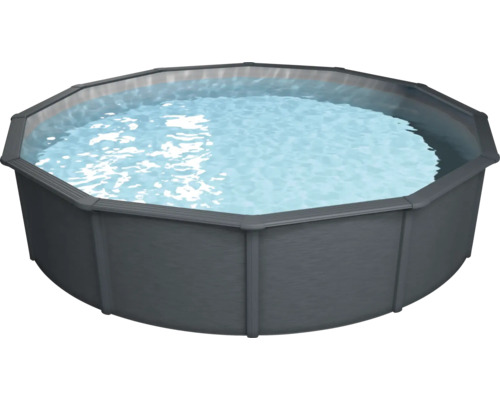 Achteckiger Stahlwandpool gefüllt mit Wasser.