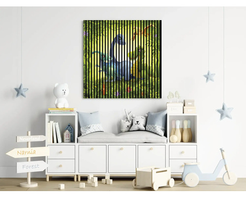 Kinderzimmer mit Schrank, Dekoration und Wandbild mit Waldmotiven