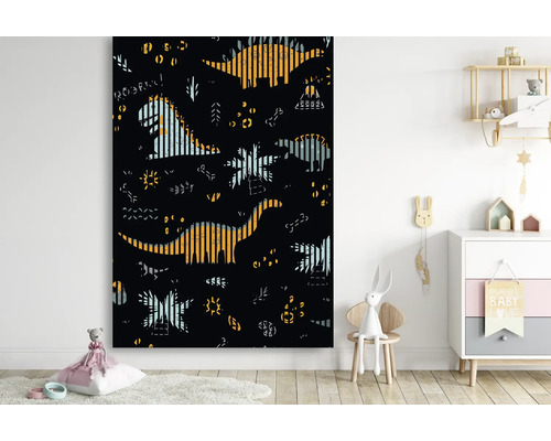 Dekorative Kinderzimmerleinwand mit Dinosaurier-Motiv in einem hellen Kinderzimmer.