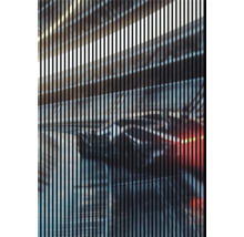 Abstraktes Design mit vertikalen Linien vor unscharfem Hintergrund