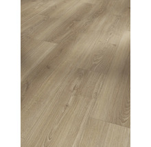 Nahaufnahme von Laminatboden mit Holzoptik.