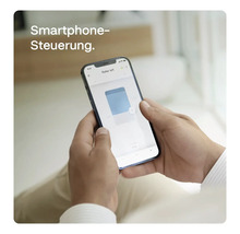 Smartphone-Steuerung eines Rollos mit einer App.