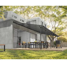 Terrasse mit Terrassenüberdachung, Gartentisch und Grill