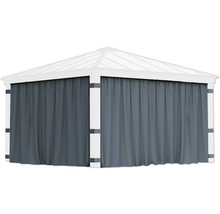 Pavillon mit Vorhängen