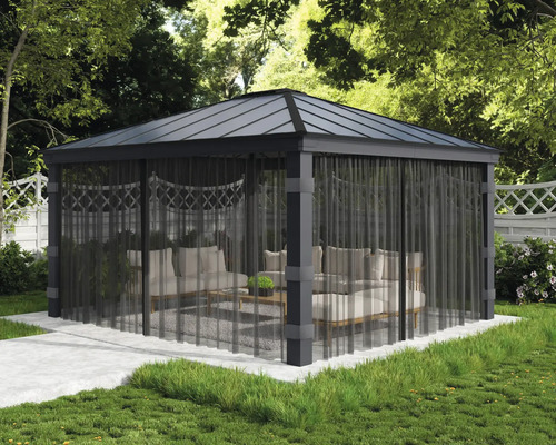 Moskitonetz, Insektenschutz CANOPIA by Palram Dallas 212 x 466 cm anthrazit Gartenszene mit Pavillon, Sitzmöbeln und Vorhängen auf Rasenfläche