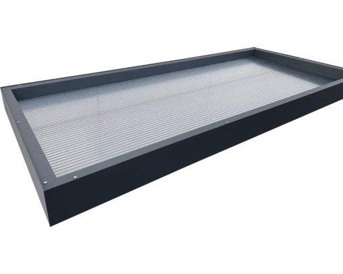 Metall-Lichtschacht mit Gitterrostabdeckung