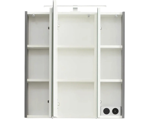 Geöffneter Spiegelschrank mit drei Türen und Einlegeböden