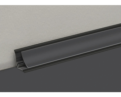 Sockelleiste aus Kunststoff an einer Wand