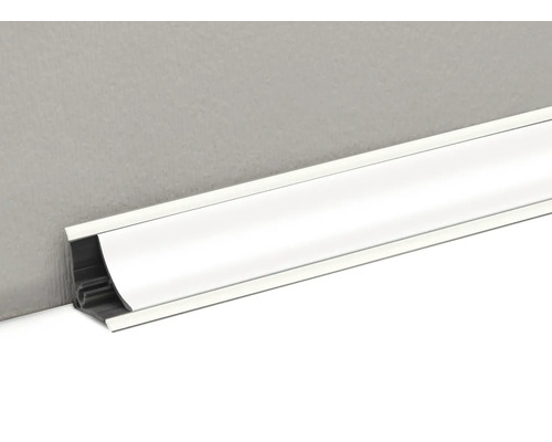 Sockelleiste aus Kunststoff an einer Wand