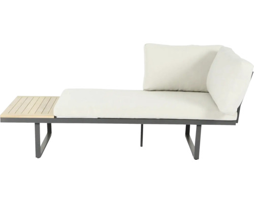 Gartenlounge mit Tisch und Kissen
