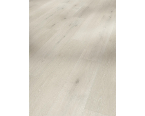 Heller Holzfußboden mit natürlicher Holzstruktur