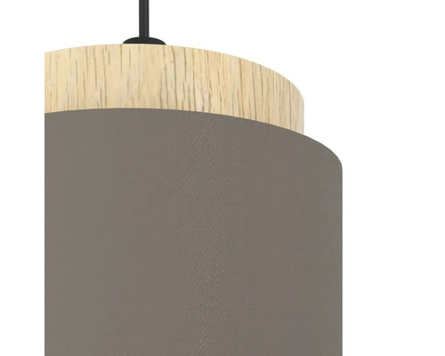 Detailansicht einer Hängelampe mit Holzapplikation