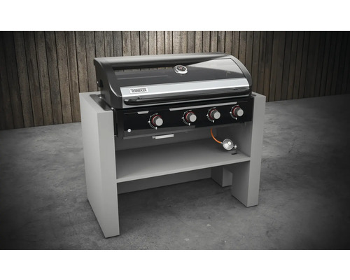 Gasgrill auf Grilltisch mit Ablagefläche