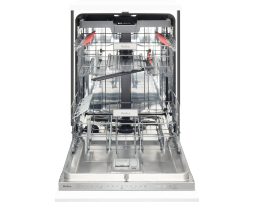 Innenansicht eines Geschirrspülers der Marke Amica mit herausgezogenem Geschirrkorb