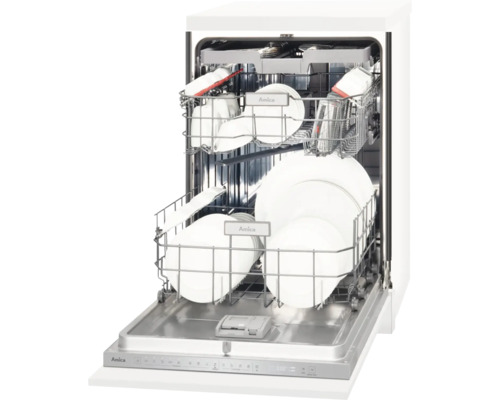 Geöffneter Geschirrspüler mit Geschirr