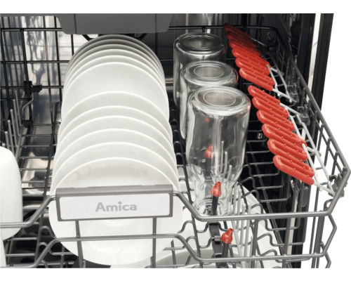 Geschirrspülmaschine mit Geschirr und Gläsern im Geschirrkorb, Amica Logo