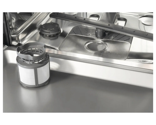 Innenansicht einer Geschirrspülmaschine mit Filter