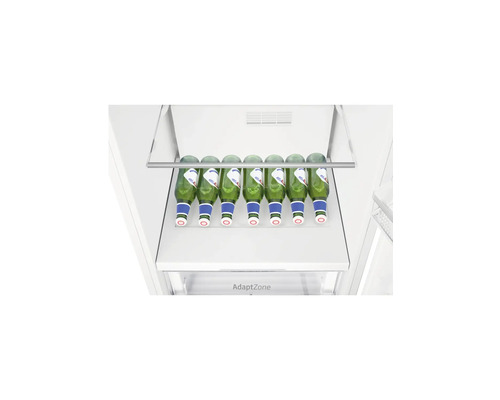 Innenansicht eines Kühlschranks mit Flaschenhalter und mehreren Bierflaschen