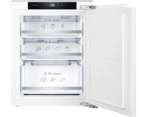 Geöffneter Gefrierschrank mit Gefrierfächern zur Lebensmittelaufbewahrung