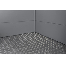 Ecke mit Wandpaneelen und Riffelblechboden