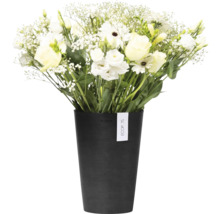 Blumenstrauß mit weißen Blüten in schwarzem Übertopf